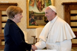Меркель и Туск прибыли на вручение Папе премии Карла Великого
