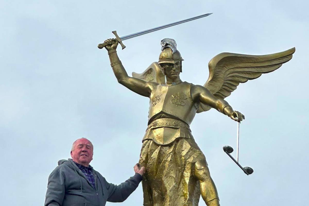 Самый высокий над Беларусью памятник установили в Новогрудке
