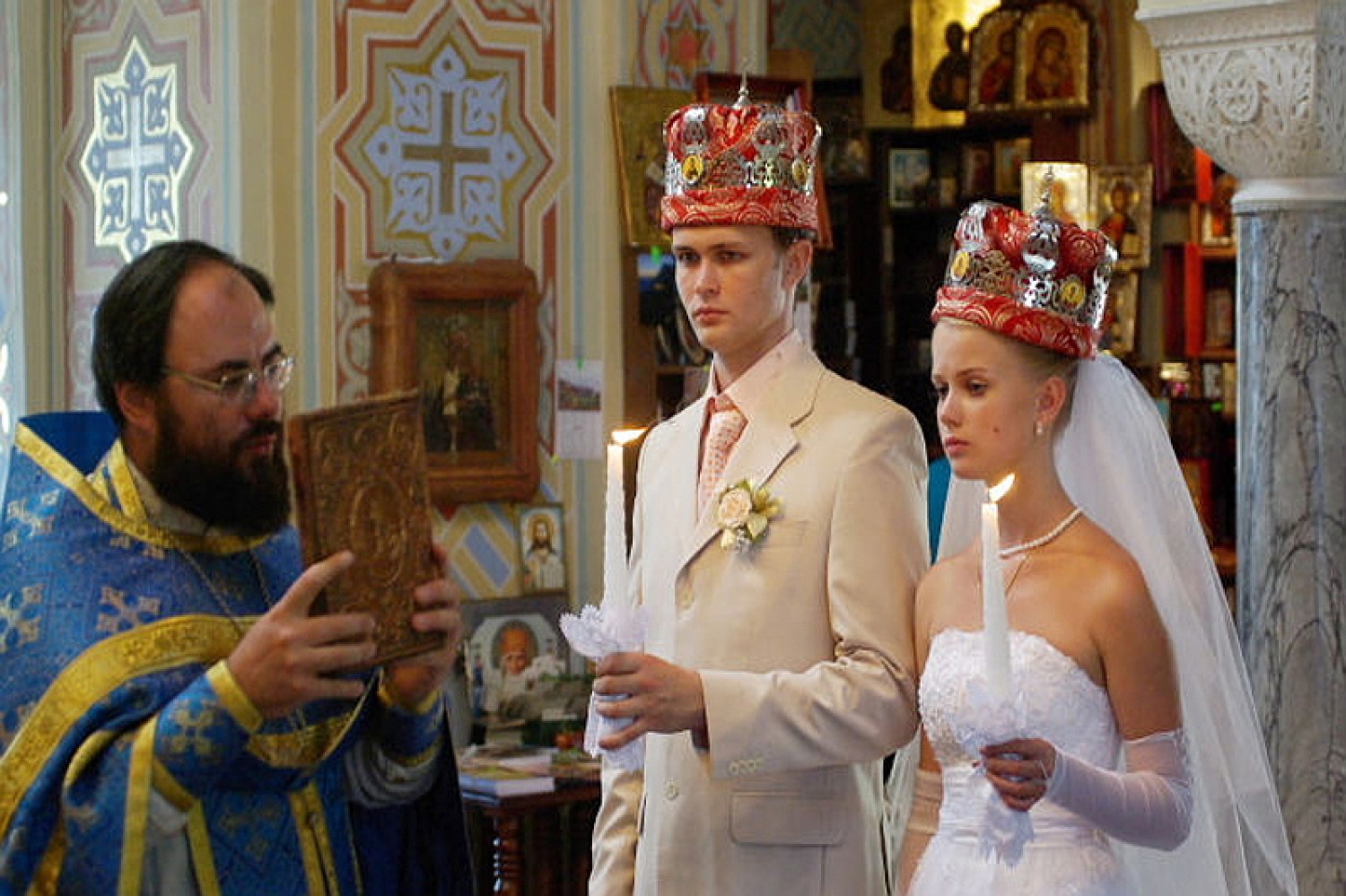 Место брака. Венчание Ковальчук. Сериал Анжелика венчание. Венчание в церкви. Брак в церкви.