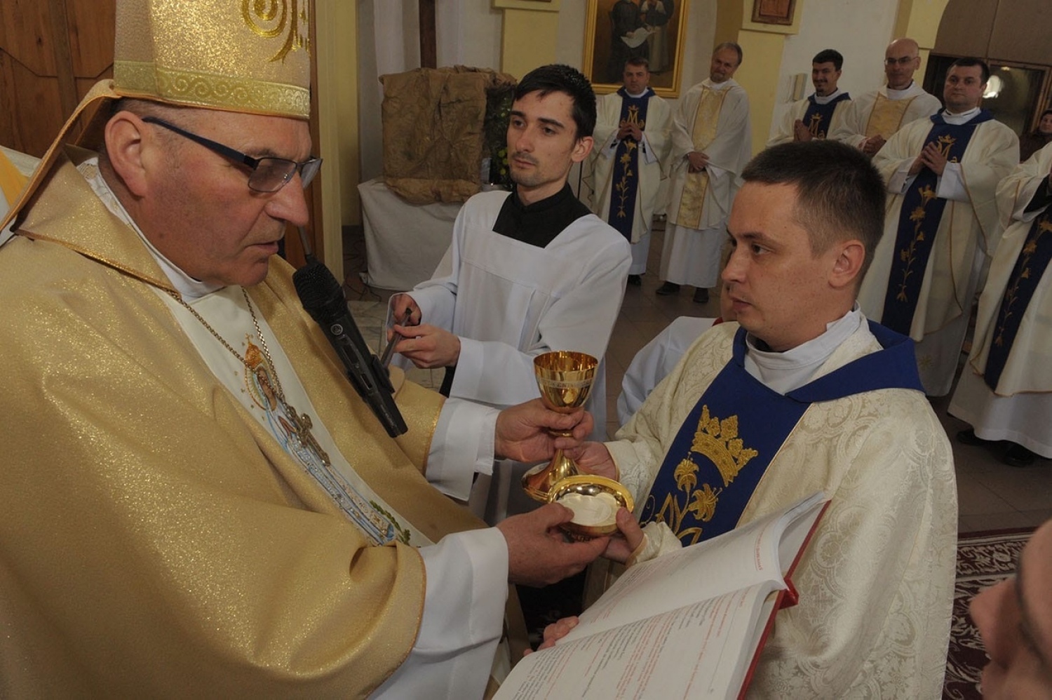 В Пинской епархии - новый, необычный священник: ВИДЕО посвящения