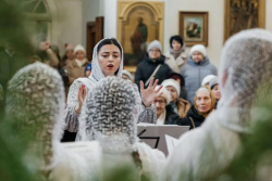 Редкий пример: православный хор поет на беларусском, украинском и других языках