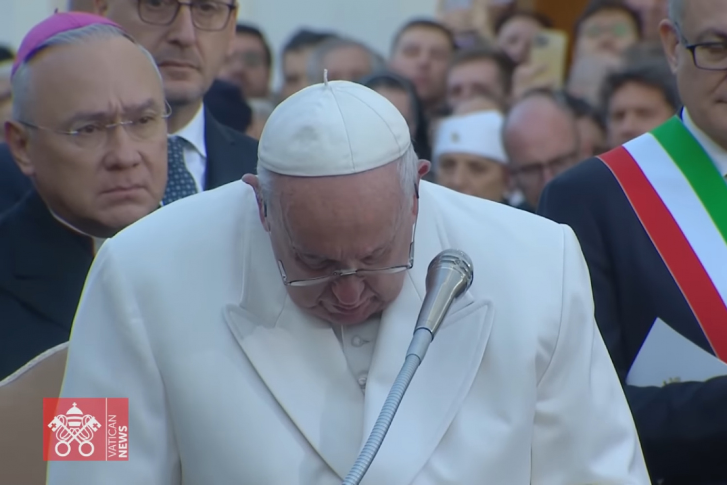 Папа Рымскі прыпыніў малітву з-за слёз, молячыся аб міры для Украіны