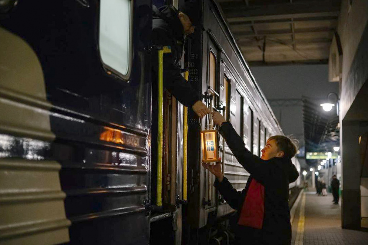 Вифлеемский огонь мира, который уже привезли в Украину, доставят в Беларусь и Россию