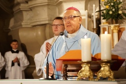 Архиепископ Кондрусевич на Мессе в Вильнюсе - о главном законе в обществе