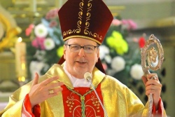 Президент Беларуси уважает Папу Римского и «позицию католиков»