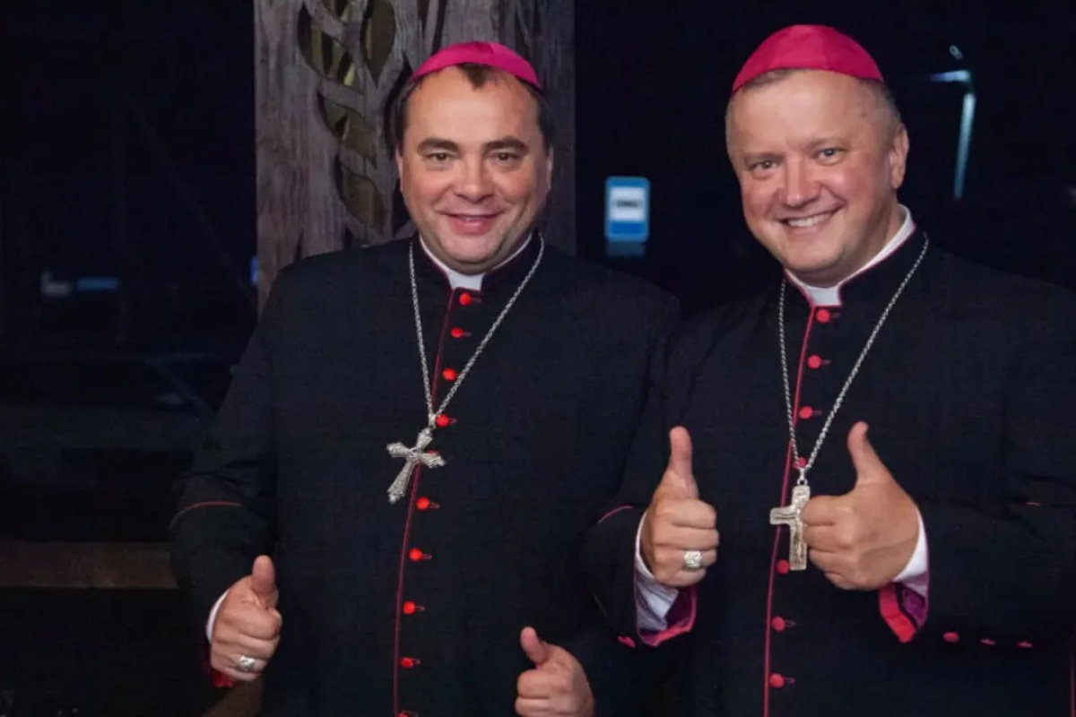 Улыбки, сердечки, лайки. Как отличается стиль «новых» епископов и чего еще от них ожидают