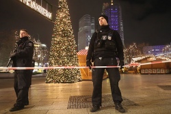 Грузовик въехал в Рождественскую ярмарку в Берлине: 9 погибших