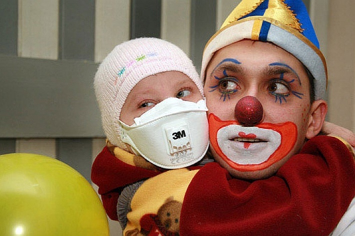 В больницах Гомеля для детей покажут клоунские спектакли