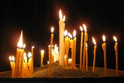Сколько должны стоить свечи в храме? Подсчитал предприниматель