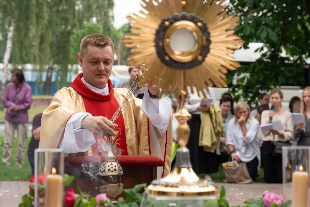 В Беларуси настоятеля костёла забрали в армию. Но не надолго