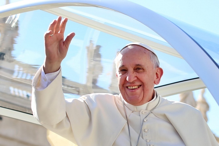 Пролетая над Беларусью, Папа Франциск благословил народ, пожелав благополучия и покоя