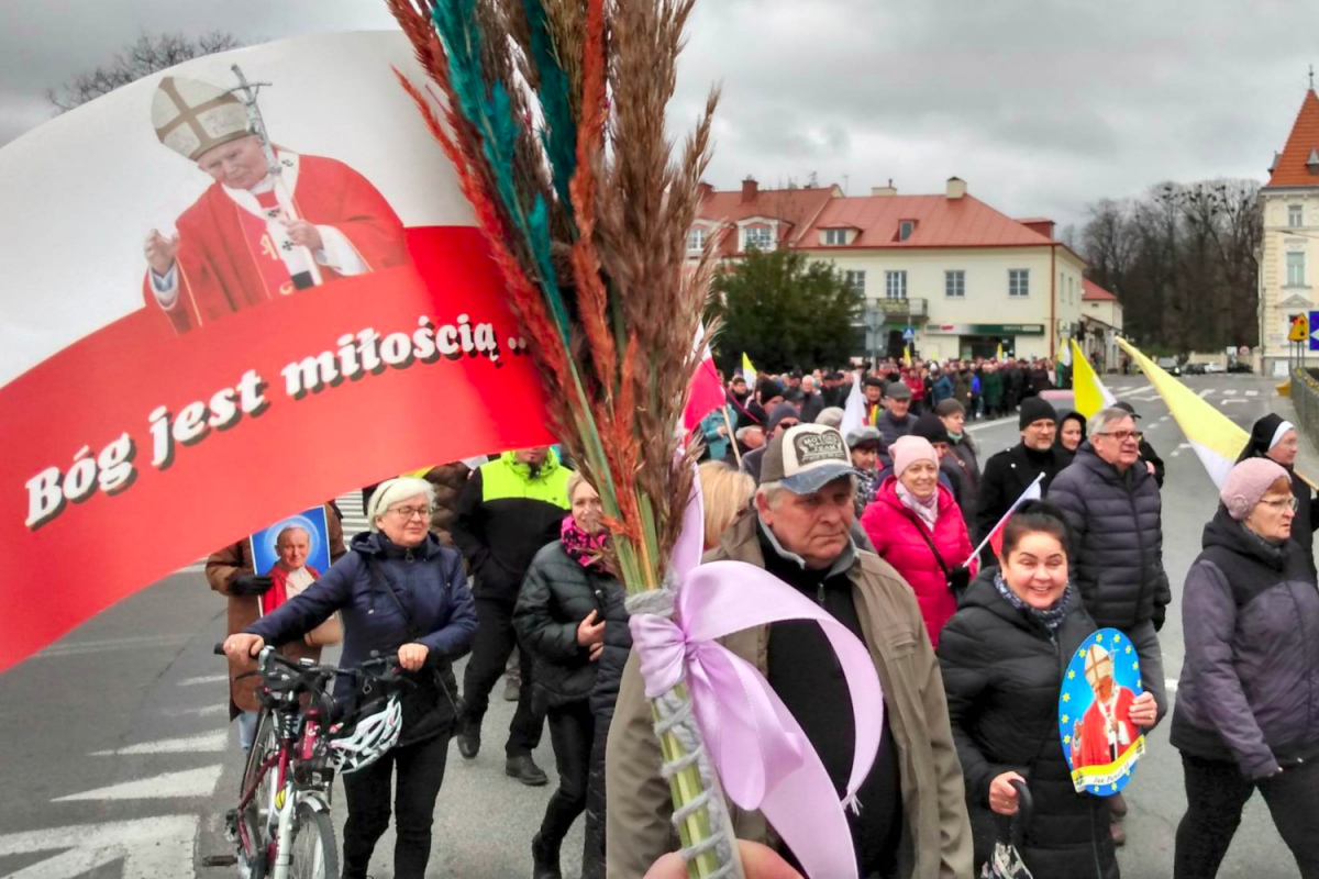 Массовые марши в защиту святого Иоанна Павла II прошли в Польше