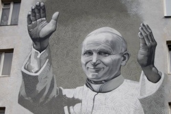 В Киеве открыли улицу и мурал святого Иоанна Павла II
