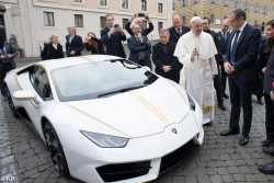 Lamborghini Папы ушел с молотка за €715 тыс - деньги пойдут на благотворительность