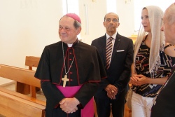 Католический епископ из Италии передал православным Гомеля реликвии св. Пантелеимона