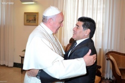 Папа принял на аудиенции Диего Марадону