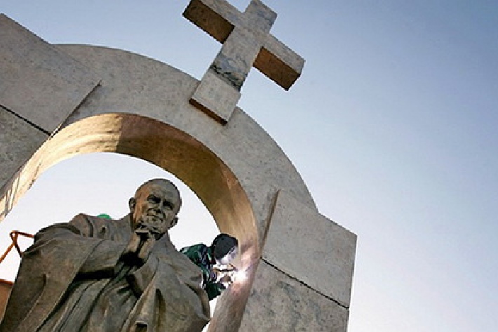 Во Франции приказали демонтировать памятник св. Иоанну Павлу II