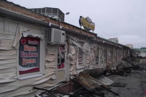 В Мозыре на рынке «Славянский» ночью сгорели 14 торговых павильонов - ФОТО