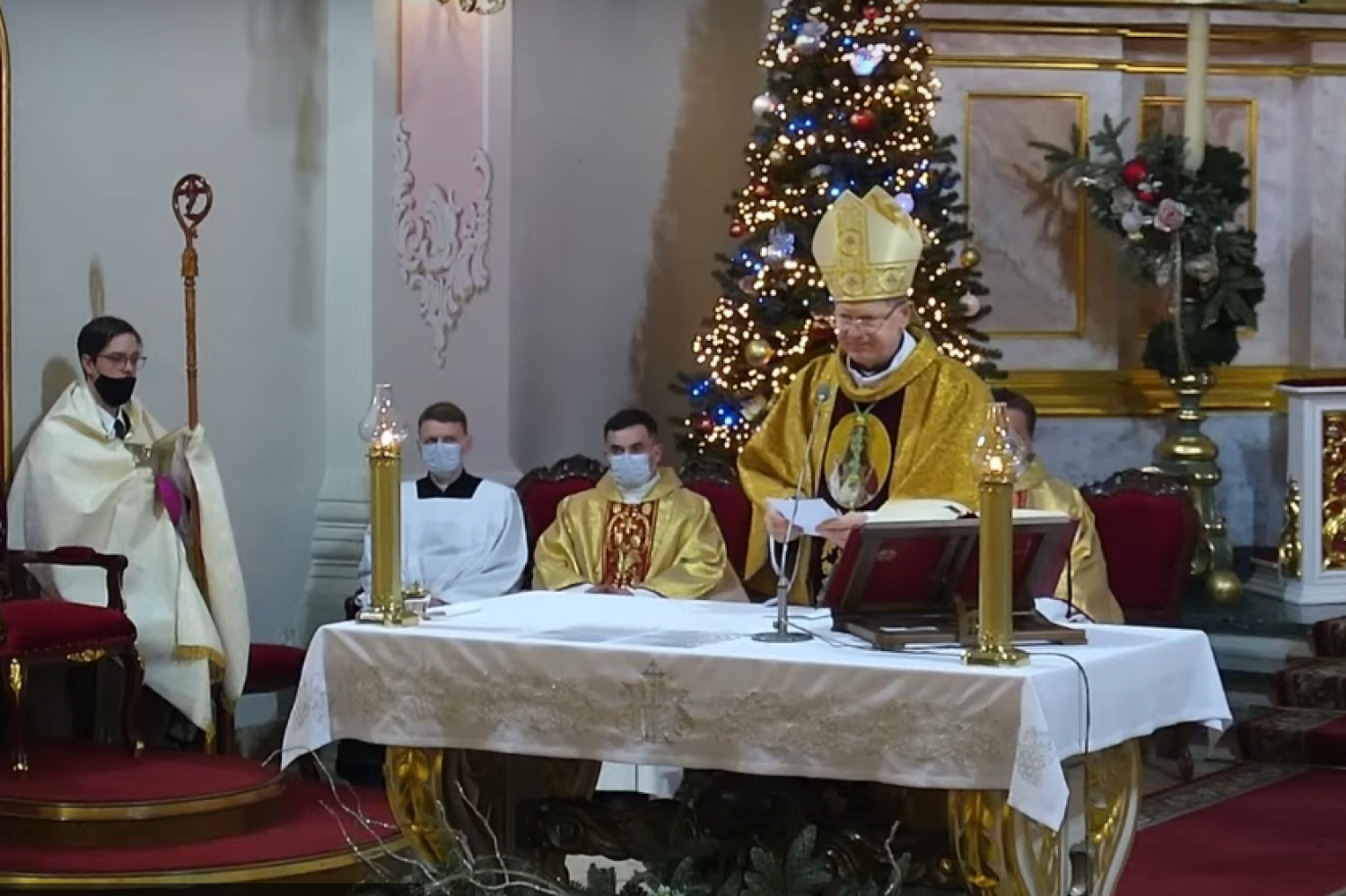 В Минске представитель Папы Римского молился о мире и процитировал Быкова