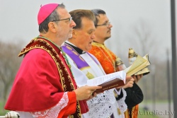 Посол Ватикана помолился в Тростенце и Куропатах