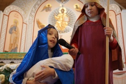 Дети показали Рождественский спектакль в костеле, а цимбалисты дали благотворительный концерт [ФОТО]