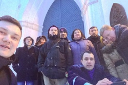 «Селфи независимости» с участием депутата сделали у минского костела на Золотой Горке