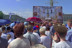 Массовые процессии прошли по центру Минска и других городов: фото
