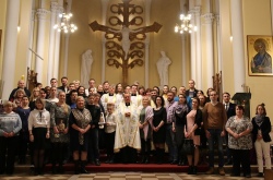 В Москве одновременно более 40 человек стали католиками