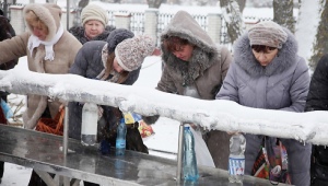 За святой водой в Минске православных пришло вдвое больше, чем на Рождество