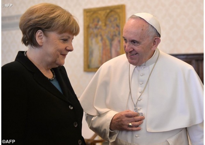 Ангела Меркель подарила Папе Франциску диски Баха