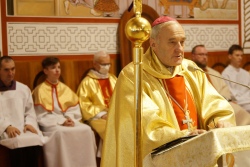 «Люди его любят». Старейший католический епископ Беларуси отмечает 75-летие