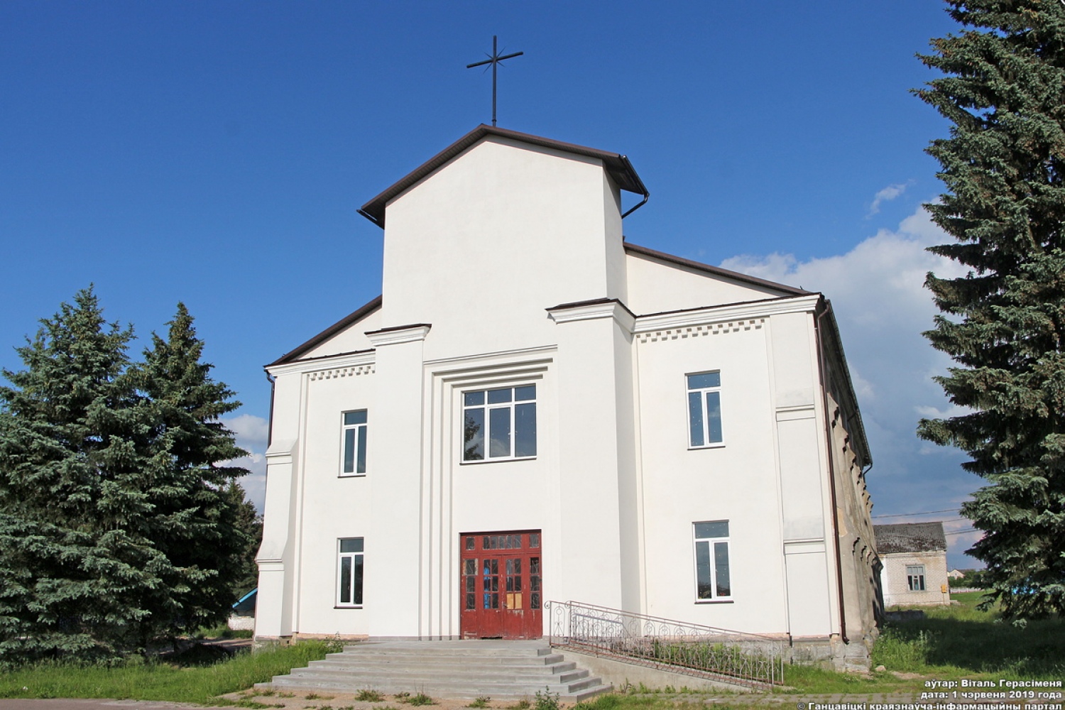 После 80 лет в Ляховичах возродили исторический костел