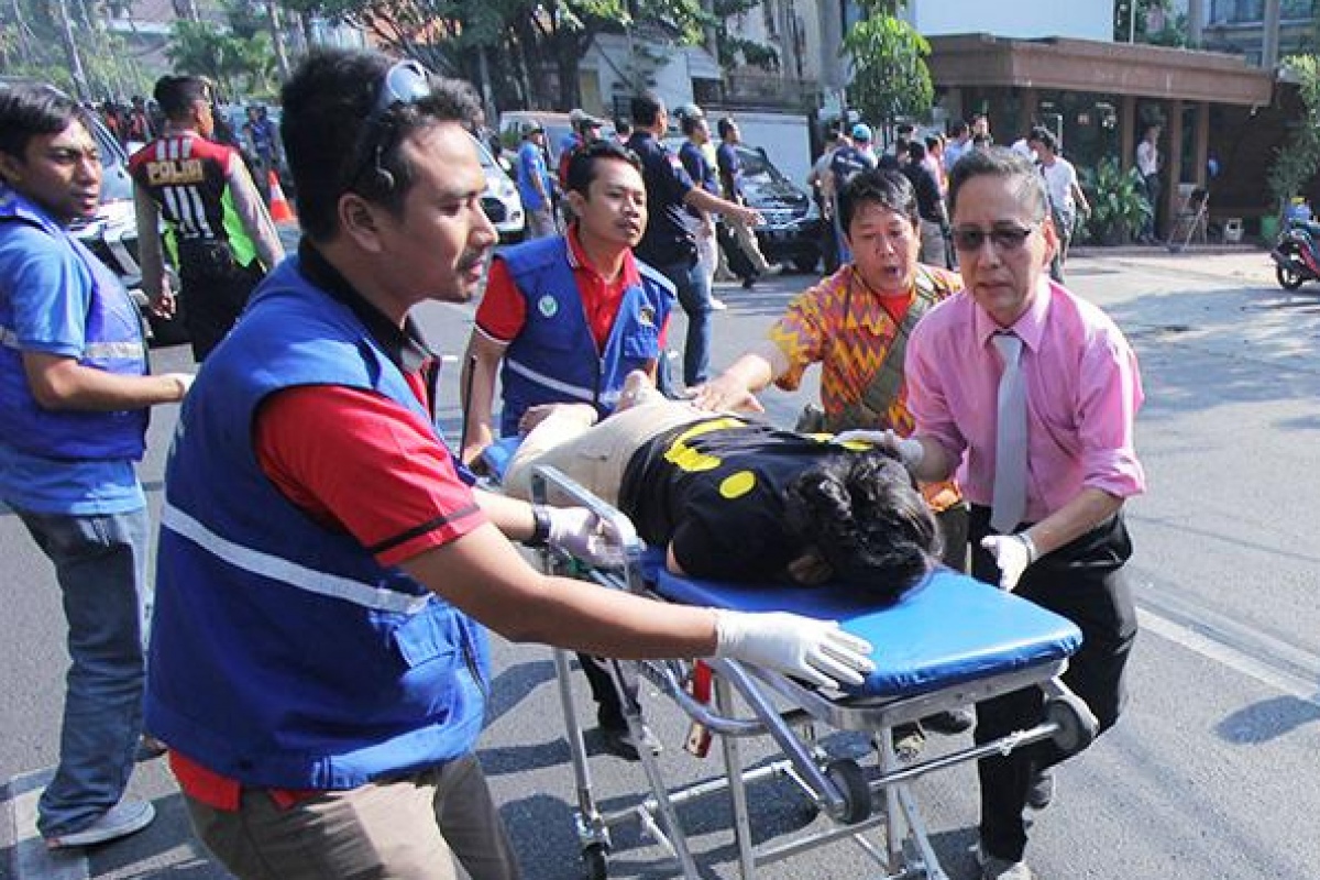 Смертники подорвали три церкви в Индонезии: более 50 погибших и раненых