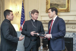 Госсекретарь США заверил киевского епископа, что каждый день молится за Украину