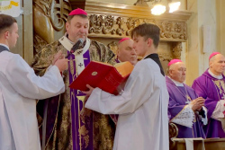 Мессы беларусского епископата за мир для Украины и Святой Земли верующие не заметили